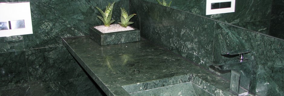 Green marble bathroom